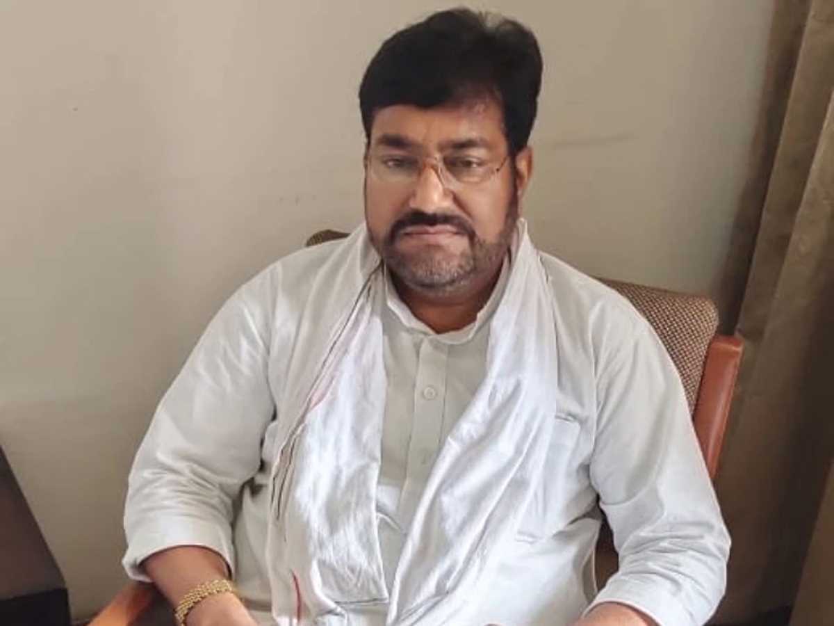 भाजपा सरकारें उड़ा रहीं हैं संविधान की धज्जियां : खाबरी भाजपा सरकारें उड़ा रहीं हैं संविधान की धज्जियां : खाबरी